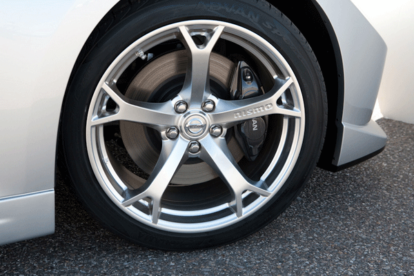 Nissan Nismo 370Z wheels and brakes